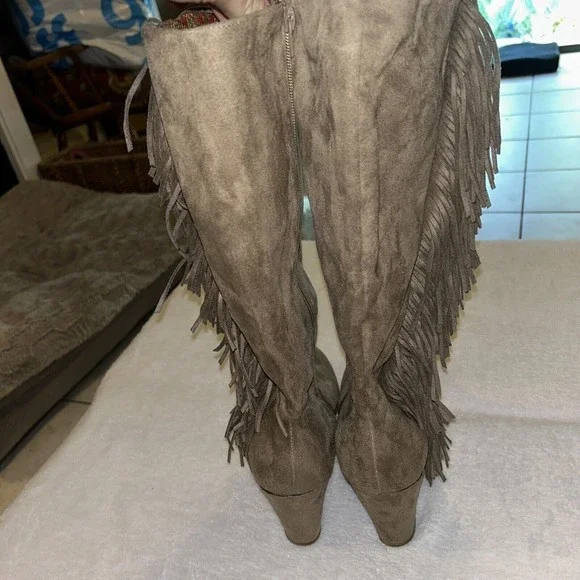 Rock And Candy Calf Length  Boots Safiya  Size 10. Fringe Taupe Suede . EUC - Picture 6 of 8